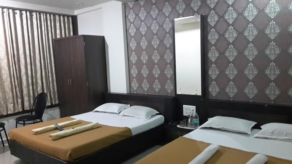 Hotel Sai Galaxy Inn Ширди Экстерьер фото
