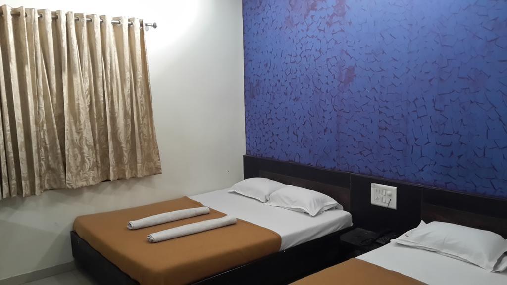 Hotel Sai Galaxy Inn Ширди Экстерьер фото