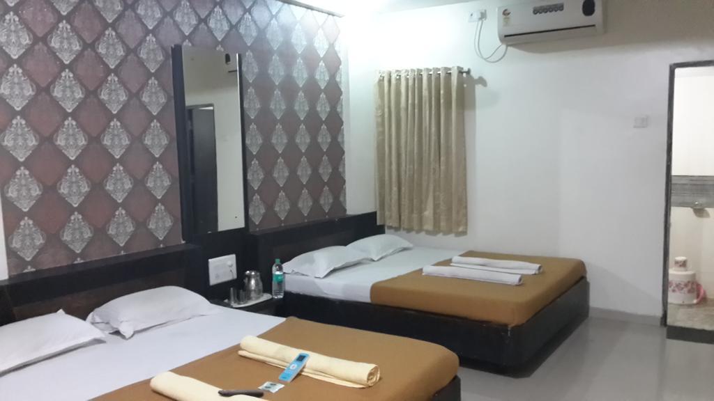 Hotel Sai Galaxy Inn Ширди Экстерьер фото