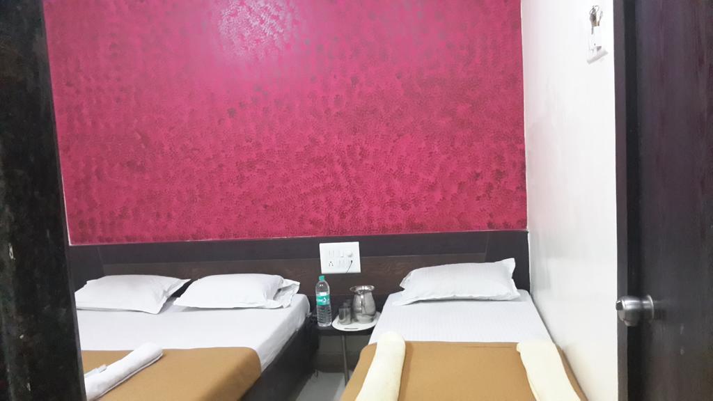 Hotel Sai Galaxy Inn Ширди Экстерьер фото