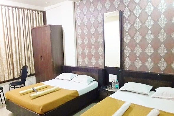 Hotel Sai Galaxy Inn Ширди Экстерьер фото