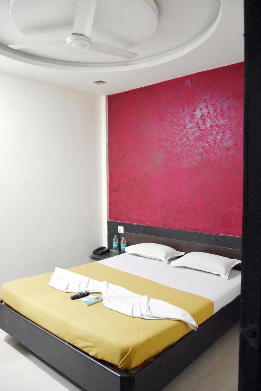 Hotel Sai Galaxy Inn Ширди Экстерьер фото