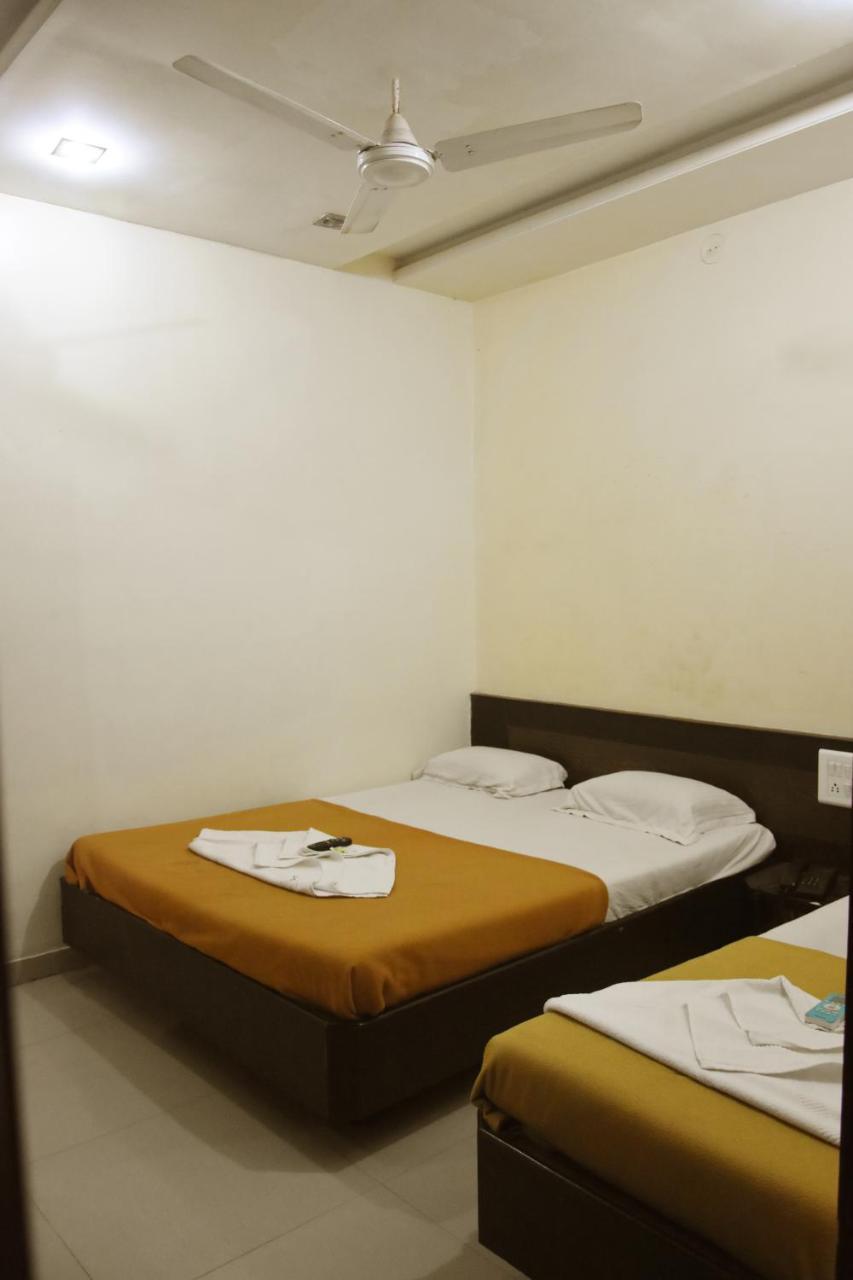 Hotel Sai Galaxy Inn Ширди Экстерьер фото
