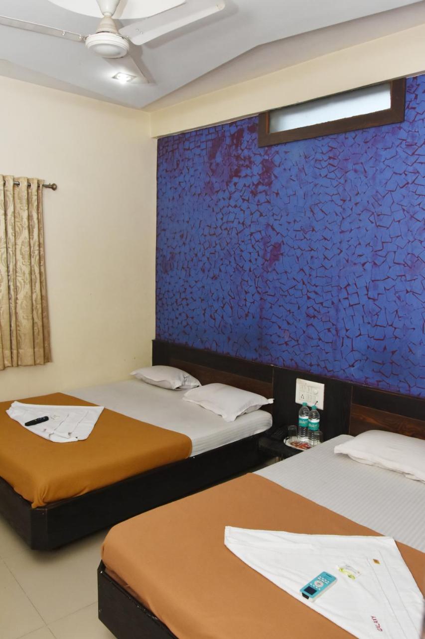 Hotel Sai Galaxy Inn Ширди Экстерьер фото